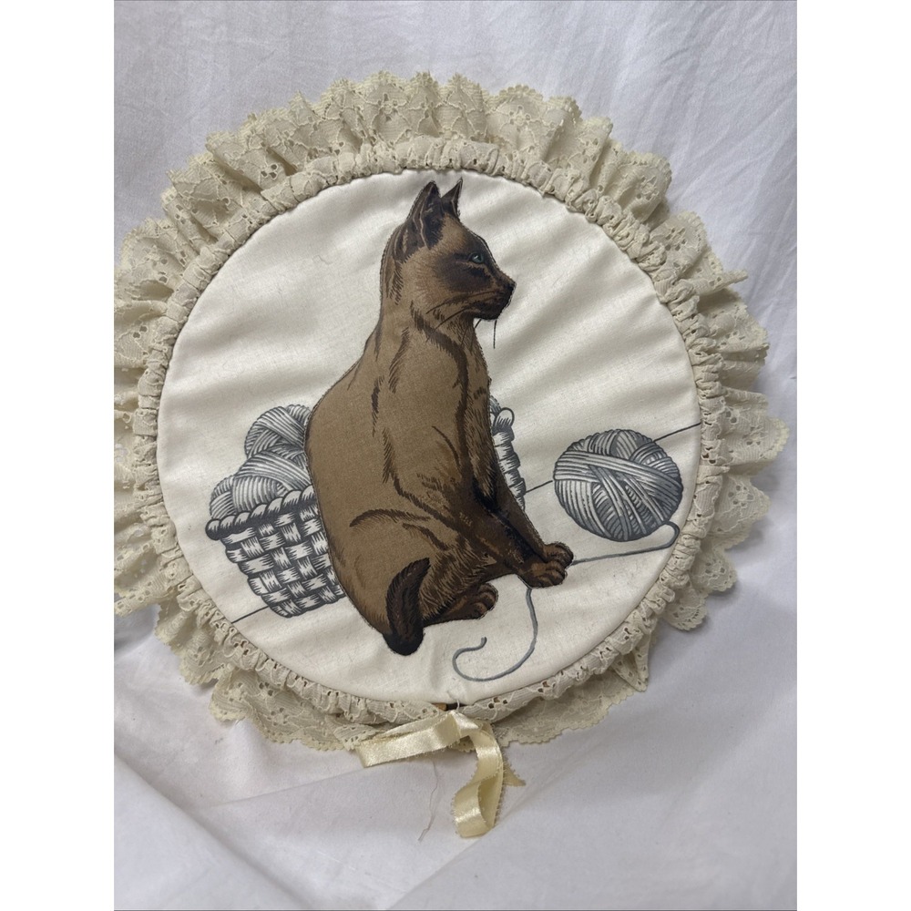 Vintage Cottagecore Cat Embroidery Hoop Wall Yarn Lace Trim Granny Style Decor